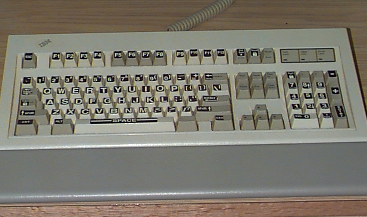 صورة للوحة المفاتيح العادية ذات ال 101 مفتاح قياسي أو أكثر